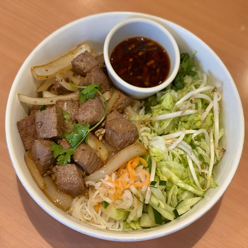 27. Rice Noodles with Sautéed Beef Cube