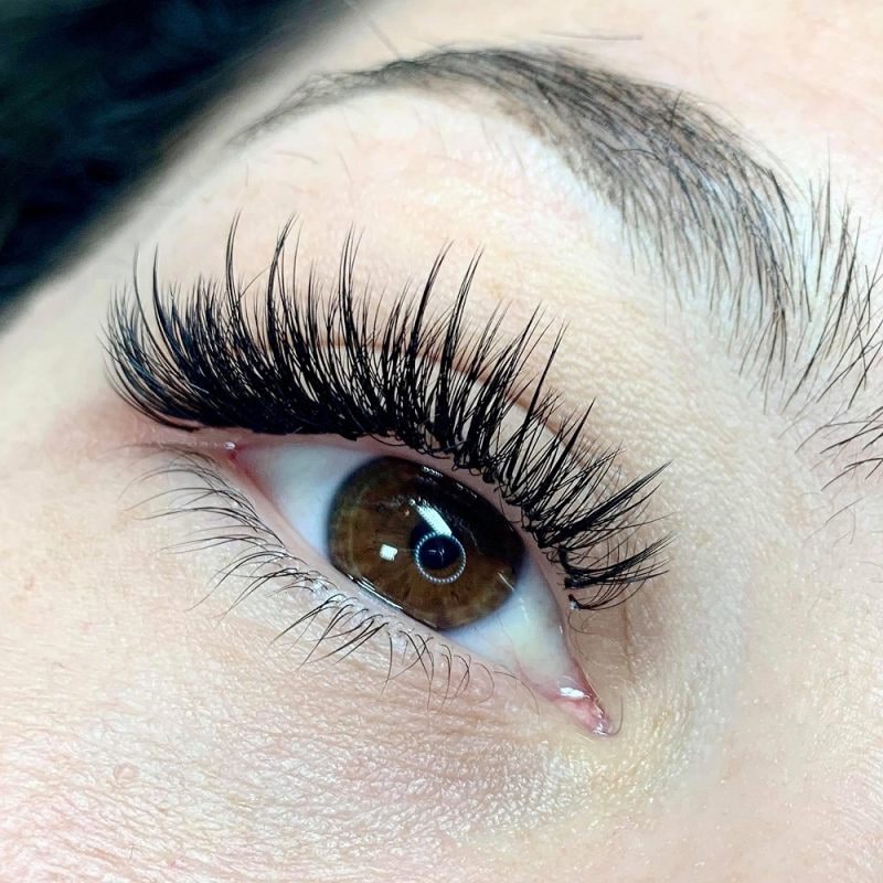 Cluster Eyelash Extensions Fill-ins